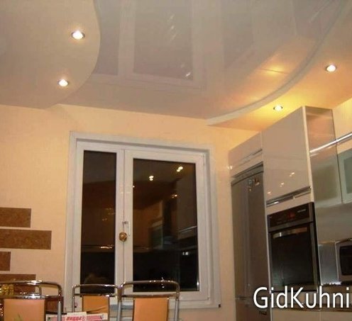 Натяжной потолок на кухне фото