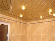 Установленный реечный потолок, из алюминия в ванной